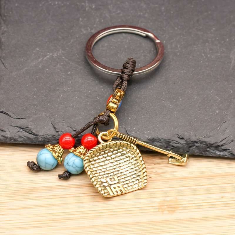 Elegant Vintage Brass Dustpan Keychain
