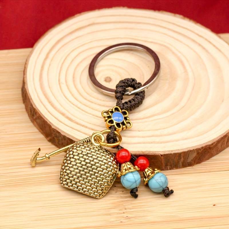 Elegant Vintage Brass Dustpan Keychain