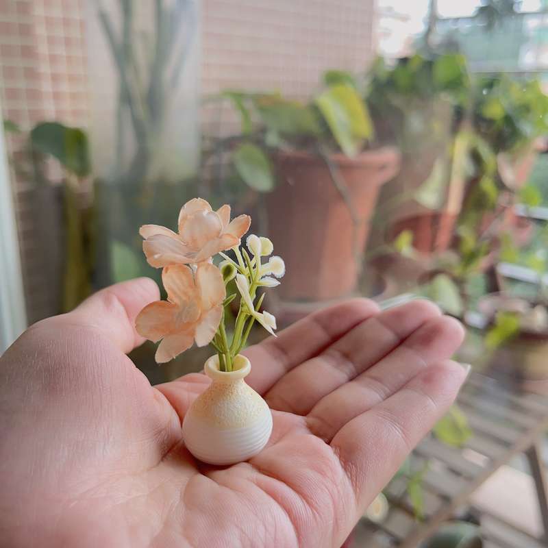 Vintage-Inspired Miniature Artificial Flower Vase Set