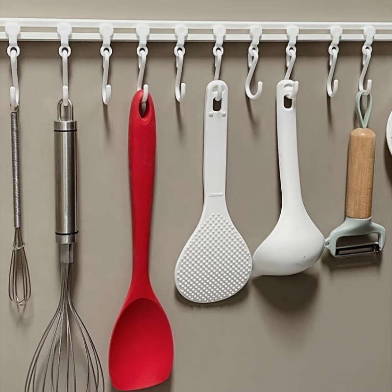 Adjustable Plastic Hanging Rack with Sliding Hooks