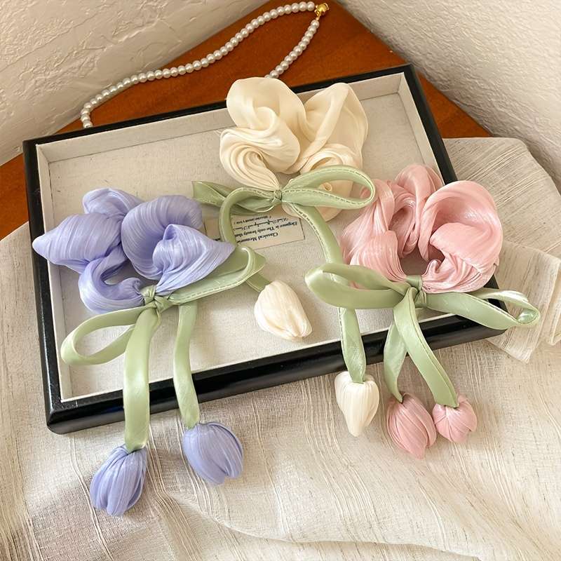 Chic Tulip Scrunchie