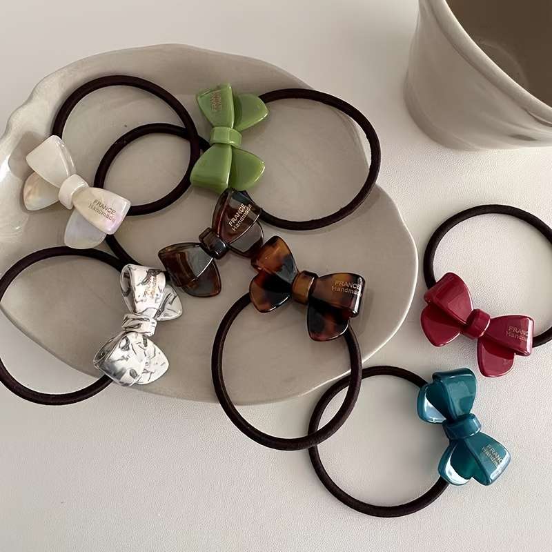 Bow-decorated hair band