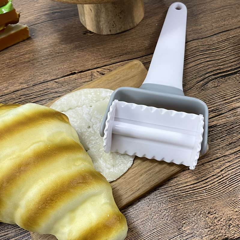 Creative Pattern Plastic Pastry Cutter