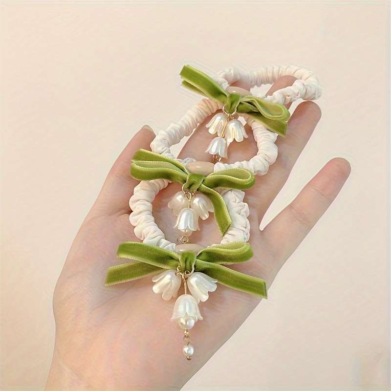 Elegant White Floral Hair