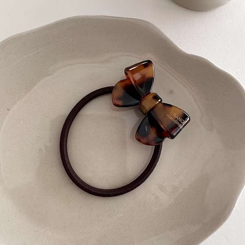 Bow-decorated hair band