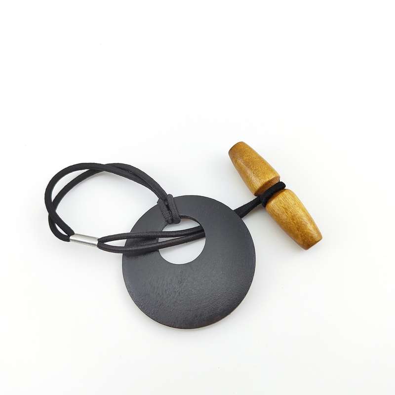 Knotted elastic headband