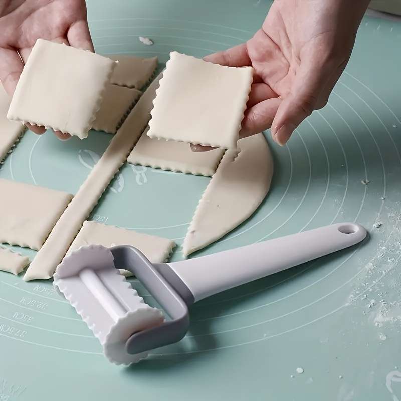 Creative Pattern Plastic Pastry Cutter