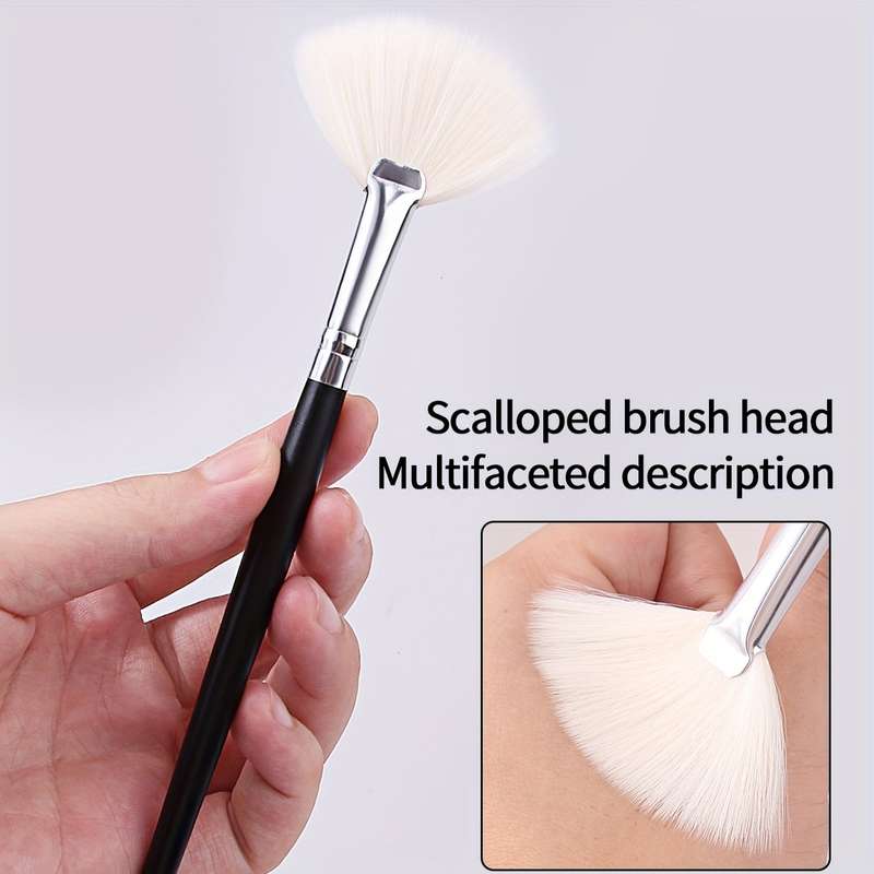 Fan Shape Highlighter Makeup Brush
