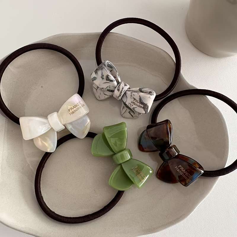 Bow-decorated hair band