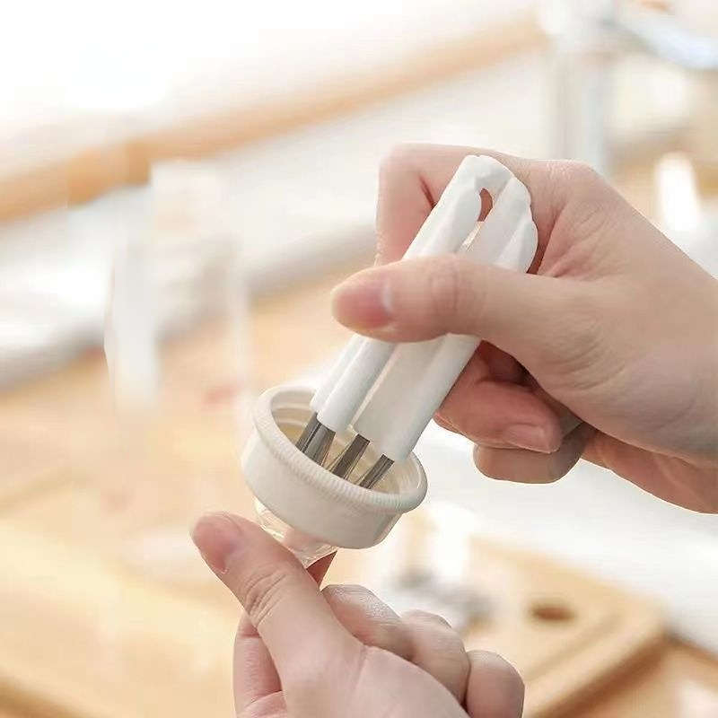 Foldable kitchen fruit brush