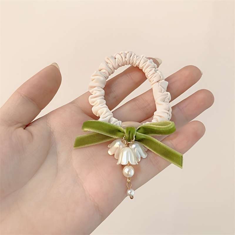Elegant White Floral Hair