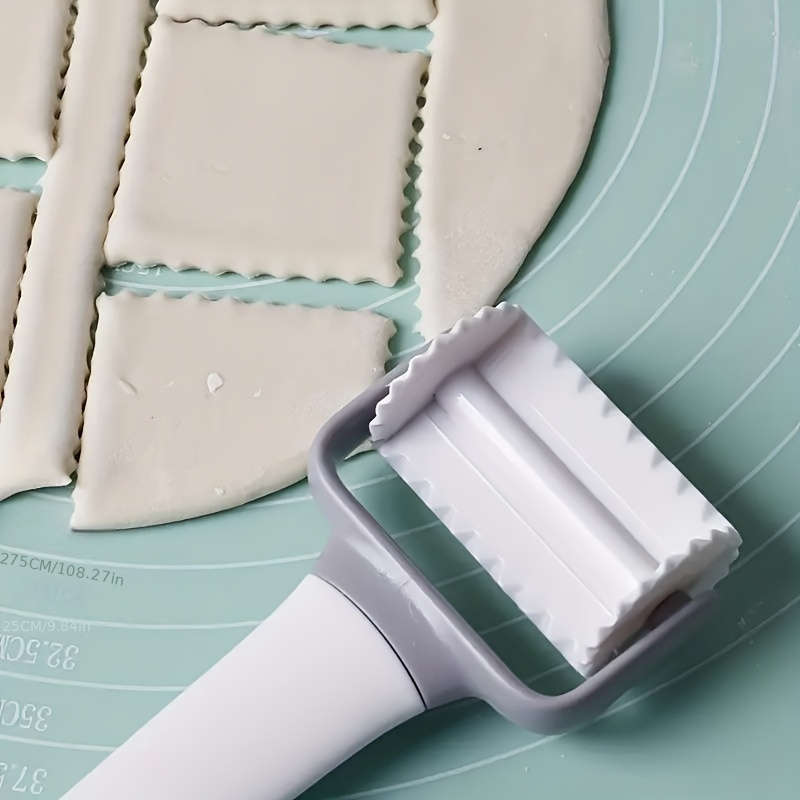 Creative Pattern Plastic Pastry Cutter
