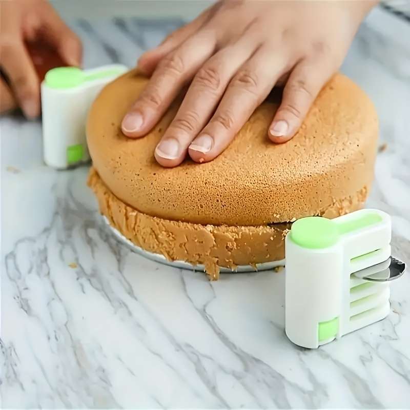 Cake and bread slicer
