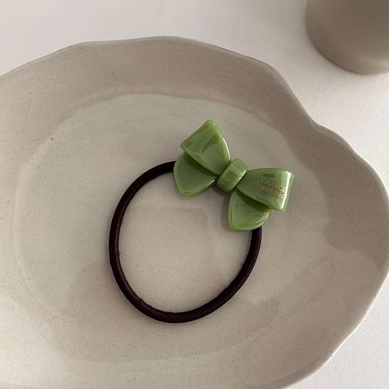 Bow-decorated hair band