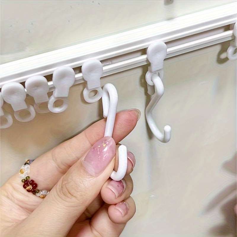 Adjustable Plastic Hanging Rack with Sliding Hooks