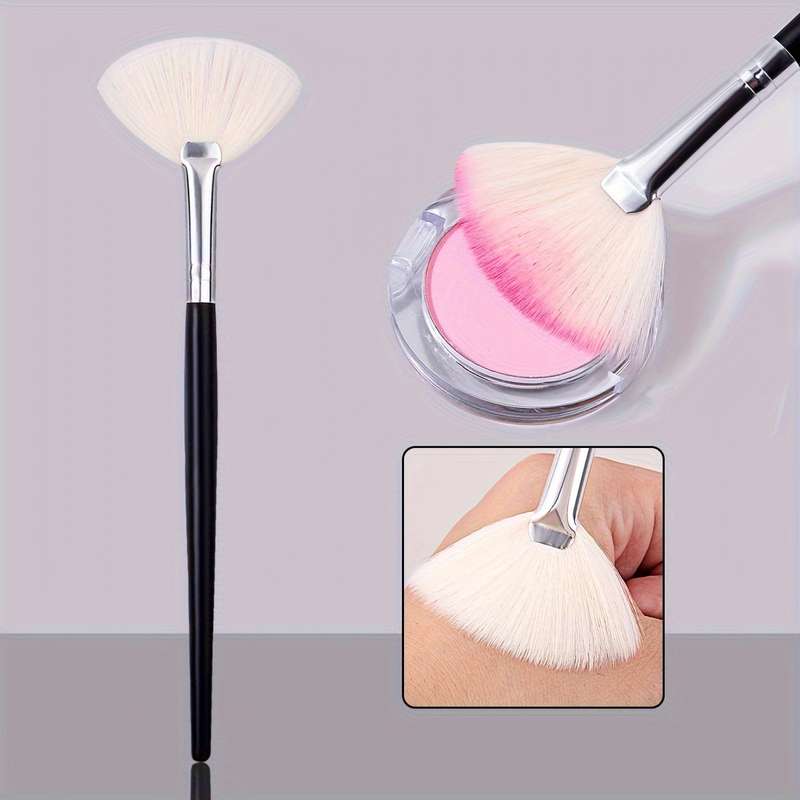 Fan Shape Highlighter Makeup Brush