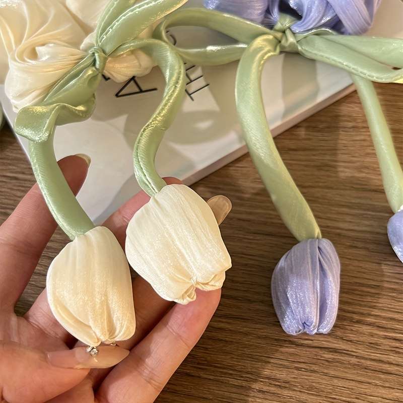 Chic Tulip Scrunchie