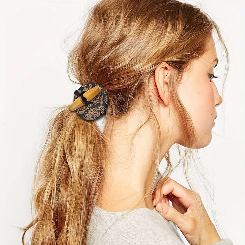 Knotted elastic headband
