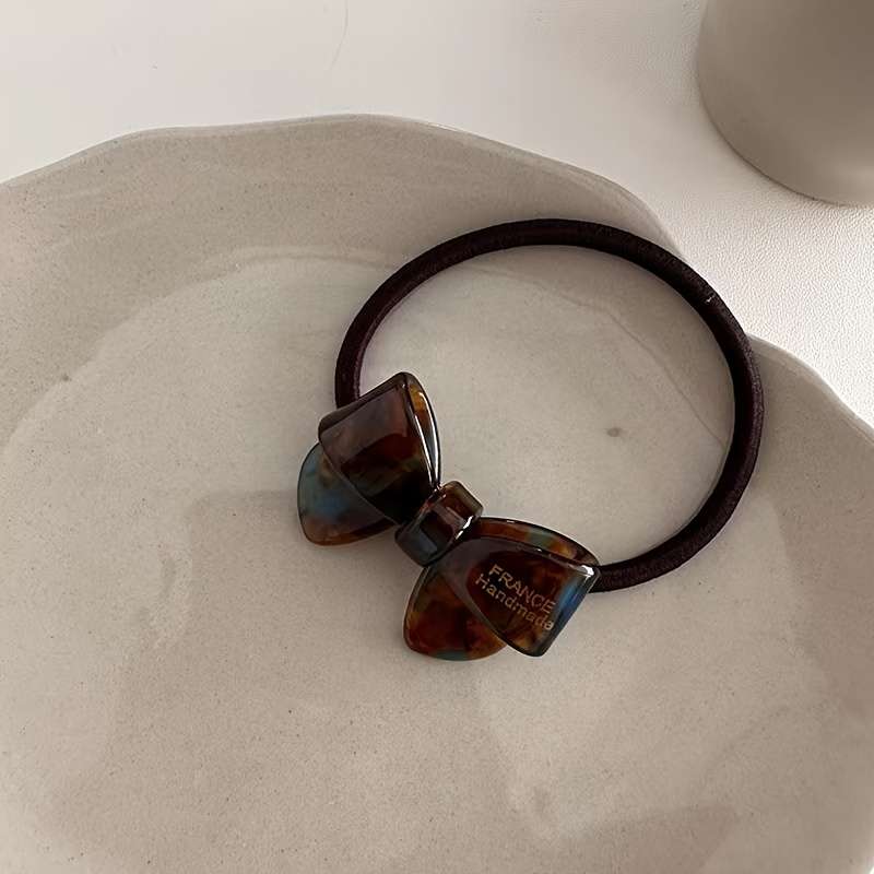 Bow-decorated hair band