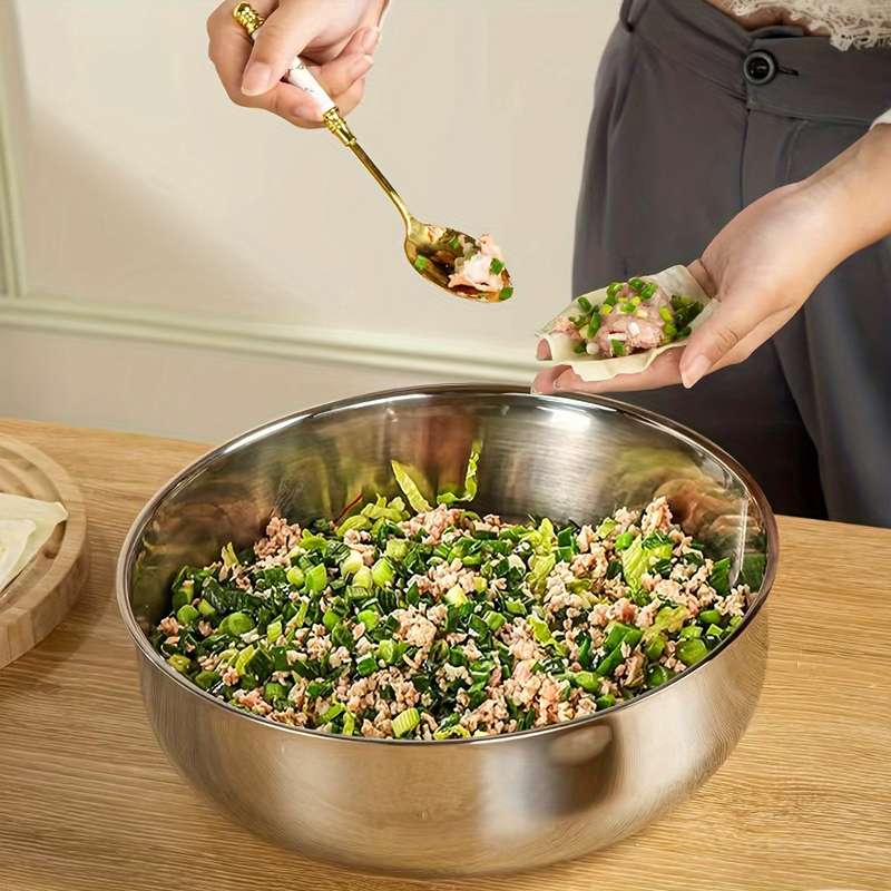 A Versatile Kitchenware Set