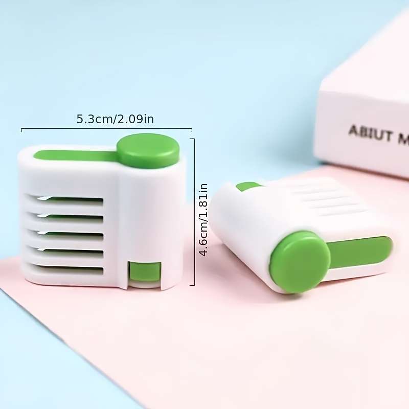 Cake and bread slicer