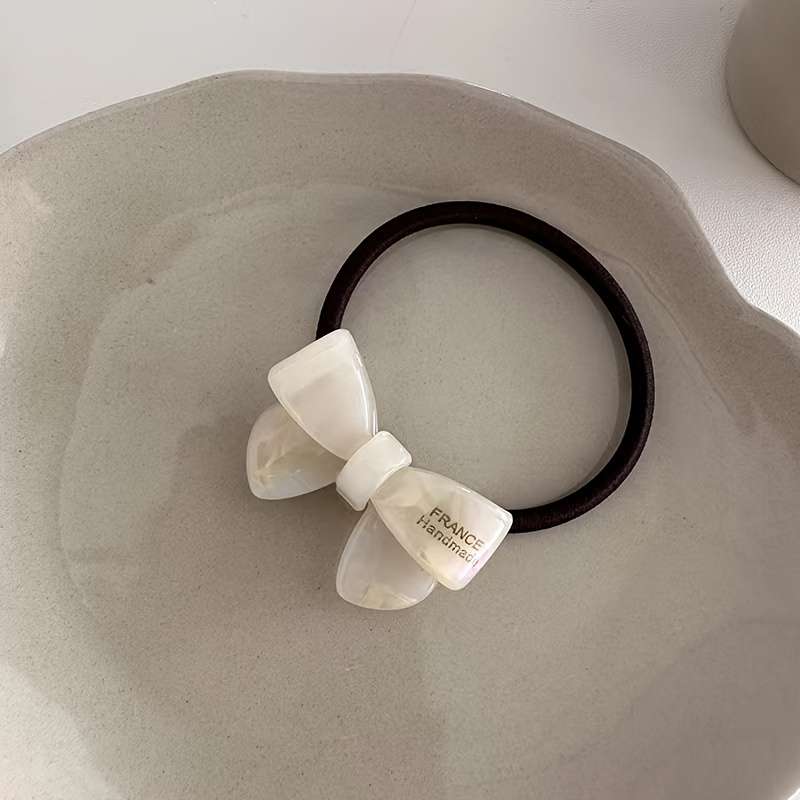 Bow-decorated hair band