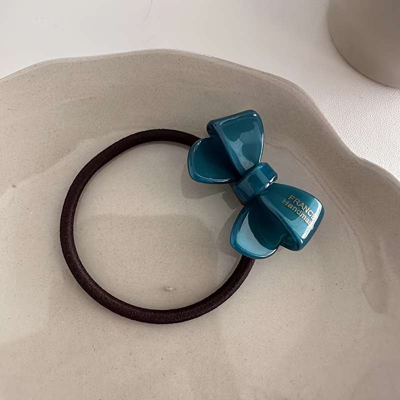 Bow-decorated hair band