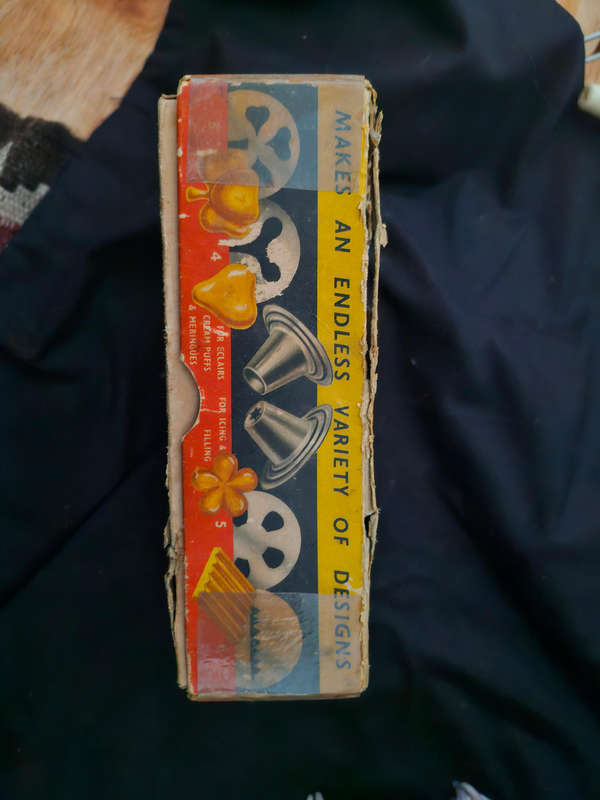 Nutbrown Biscuit and Cookie Maker in original box