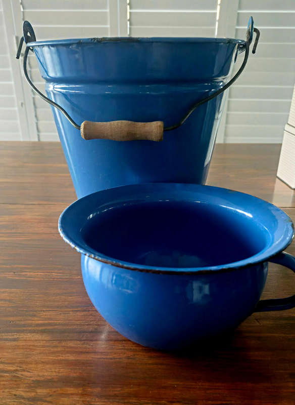 Chamber Pot and Bucket with lid