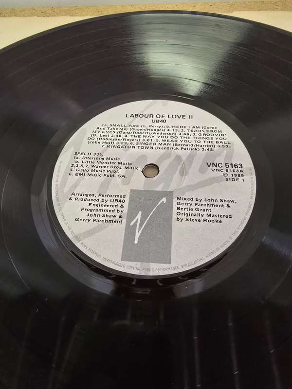 UB40- LABOUR OF LOVE II- LP
