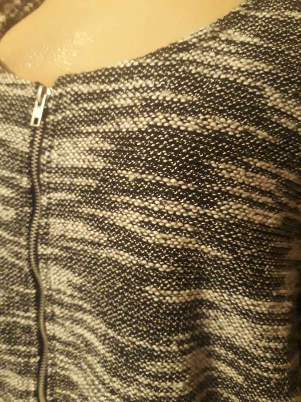 BRAND NEW DONATELLA BRAND BLACK/WHITE FULLY LINED KNITTED JACKET IN SIZE 22/46