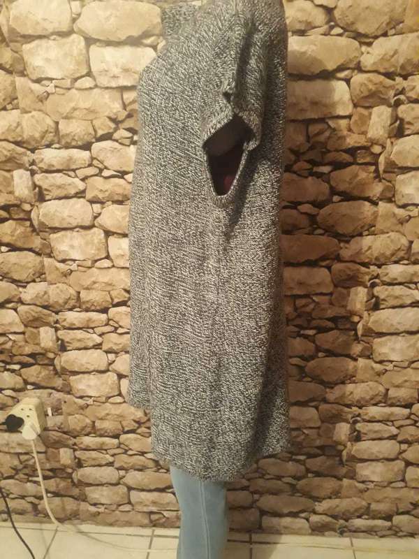 MILADYS BRAND CHARCOAL KNITTED TUNIC WITH CAPPED SLEEVES- SIZE 14/38/XL - NEW ITEM