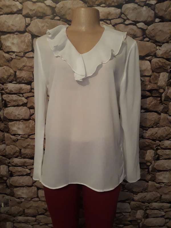 WHITE FEMININE SHEER WASH & WEAR THROW OVER TOP BY INSYNC IN SIZE 12/36/L