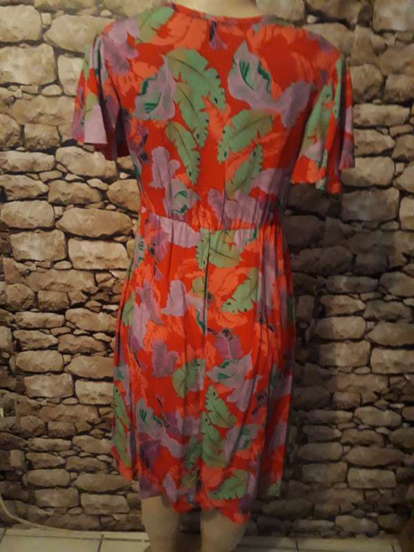 LOVELY COLOURFUL SUMMER DRESS IN 100% VISCOSE - NEW ITEM - SIZE 28/30 SMALL