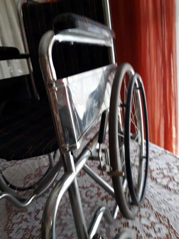 WHEELCHAIR - 100% WORKING CONDITION VERY HEAVY FOR A SMALL TO MEDIUM SIZED PERSON ONLY.