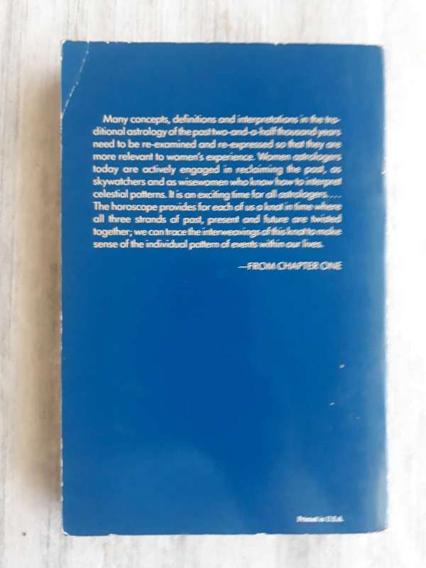 HOLISTIC & ESOTERIC BOOK - THE KNOT IN TIME BY LINDSEY RIVER & SALLY GILLESPIE