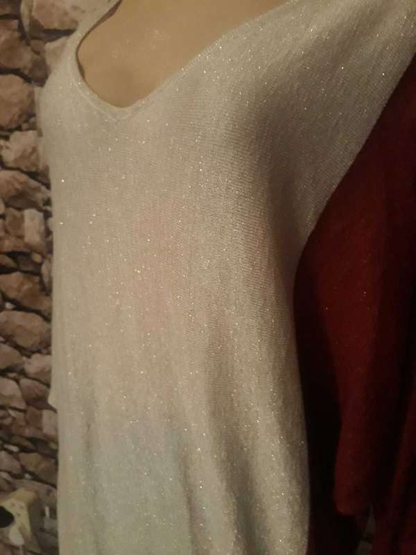 JEANS BY BUFFALO BRAND SILVER/MAROON KNITTED TOP - SIZE 12/36/L