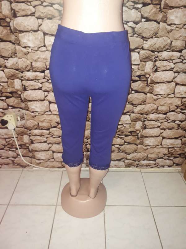CROPPED BLUE LEGGINGS FROM REAL CLOTHING - 94% COTTON & 6% LYCRA IN NEW CONDITION - SIZE XXL