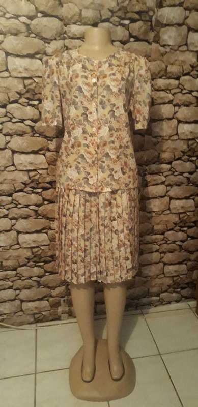 VINTAGE TASTEFUL 1980'S CREAM FLORAL PRINT SKIRT SUITE - SIZE 8/32/S