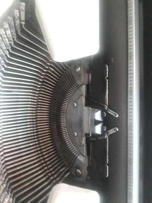 Stunning Retro 1970s 80s Brother 210 portable typewriter - 100% working
