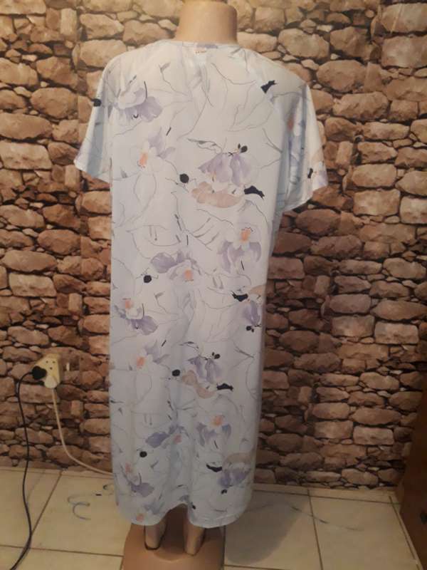 VINTAGE FLORAL PATTERN DRESS WITH MATCHING BELT FROM FOCHINI - SIZE 22