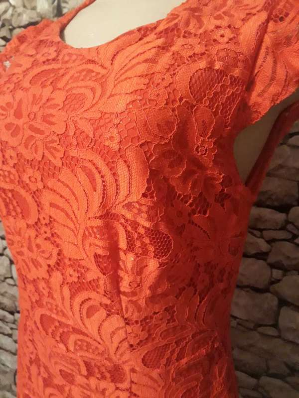 FIRE ENGINE RED LACE DRESS IN POLYSTER FABRIC - SIZE 10/34/M - AS NEW CONDITION