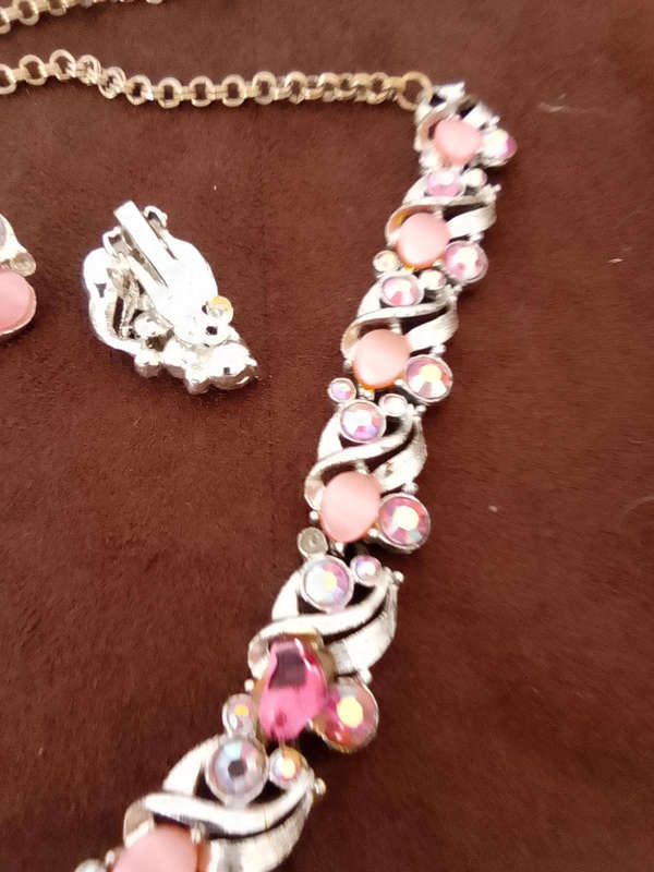 VINTAGE SILVER TONE WITH STONE NECKLACE/CLIP ON EARRINGS AND BRACELETTE SET