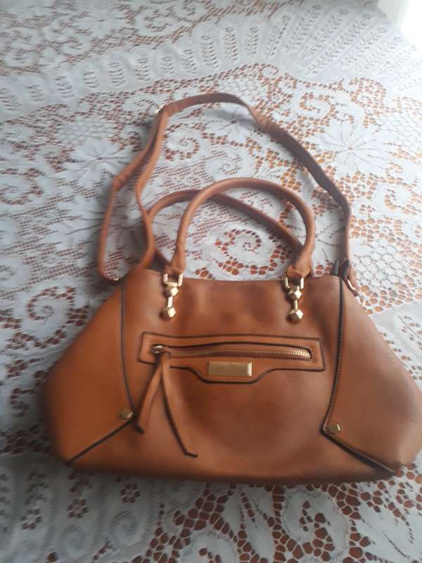 BROWN FAUX LEATHER HANDBAG IN AS NEW CONDITION 40CM X 24 CM SPOTLESS CLEAN INSIDE!