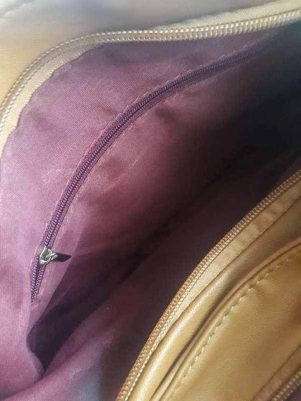 BROWN FAUX LEATHER HANDBAG IN AS NEW CONDITION 40CM X 24 CM SPOTLESS CLEAN INSIDE!