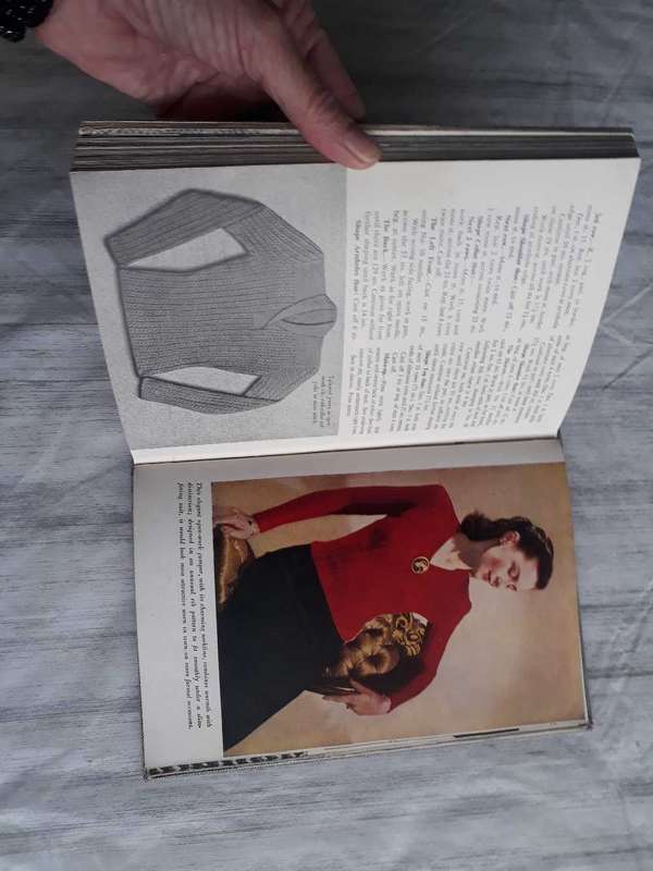ANTIQUARIAN KNITTING BOOK - MARGARET MURRAY/JANE KOSTER  - PRICTICAL FAMILY KNITTING ILLUSTRATED
