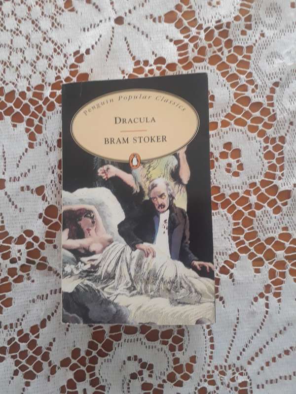 DRACULA BY BRAM STOKER PENGUIN POPULAR CLASSICS - COMPLETE AND UNABRIDGED - GOOD CONDITION