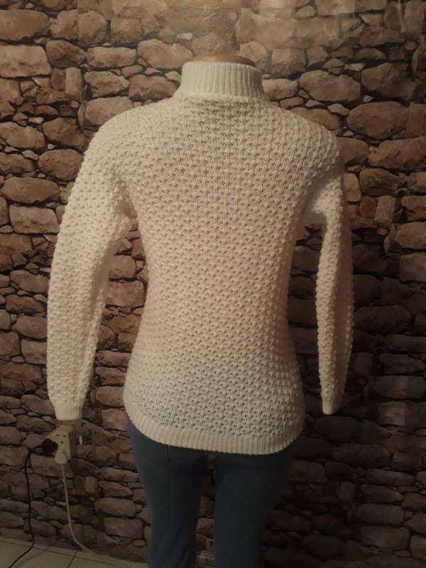 White knitted cardigan with high ribbed neck.Button down.Acrylic knit.Size 30/6 -13 to 14 year