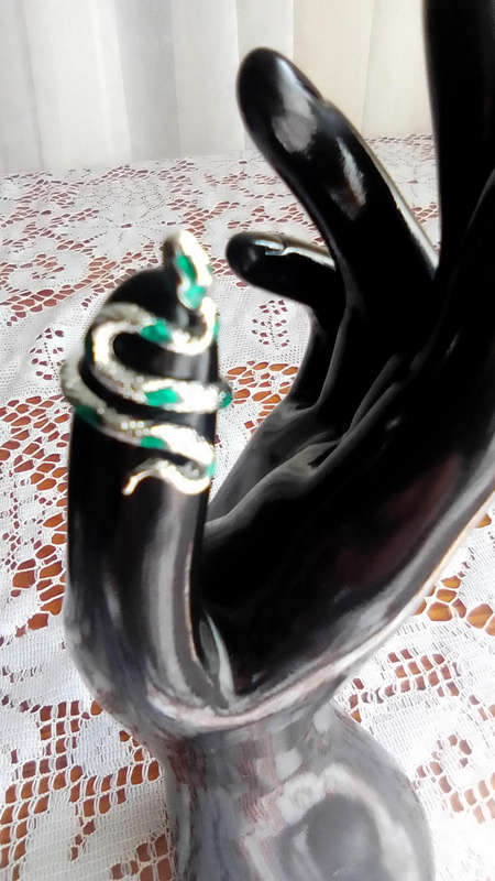 SERPENT/SNAKE GREEN SPOTTED FASHION COSTUME METAL BASED JEWELLERY RING - SIZE M BUT CAN BE ADJUSTED!