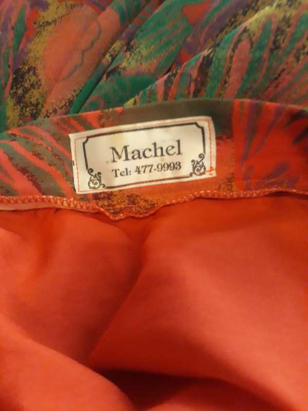 VINTAGE BOUTIQUE MADE CHIFFON OUTER SHELL AND RED INNER LINING SKIRT - 67CM WAIST.